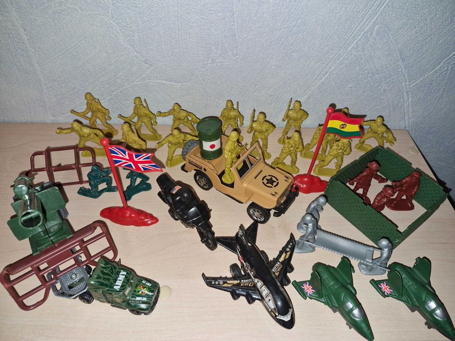 Військовий набір солдатиків та спецтехніки гра комбат