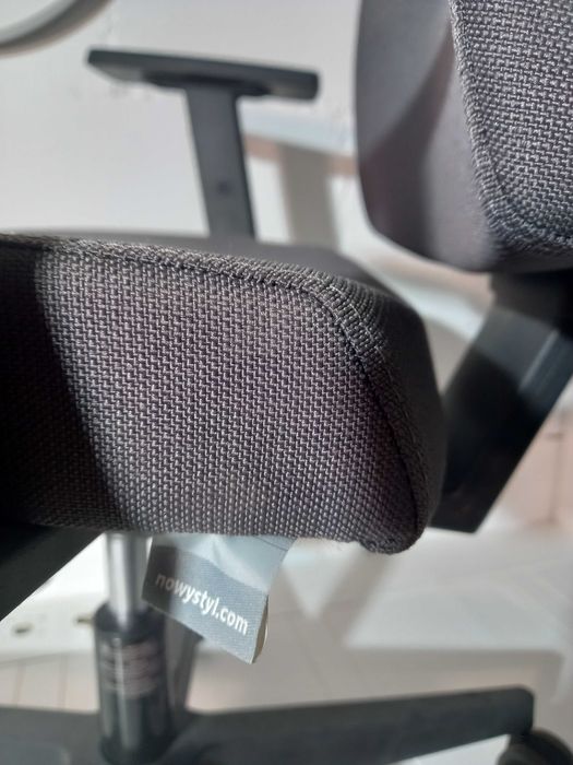 Fotel Biurowy Navigo Nowy Styl Bardzo Wygodny Pełna Regulacja