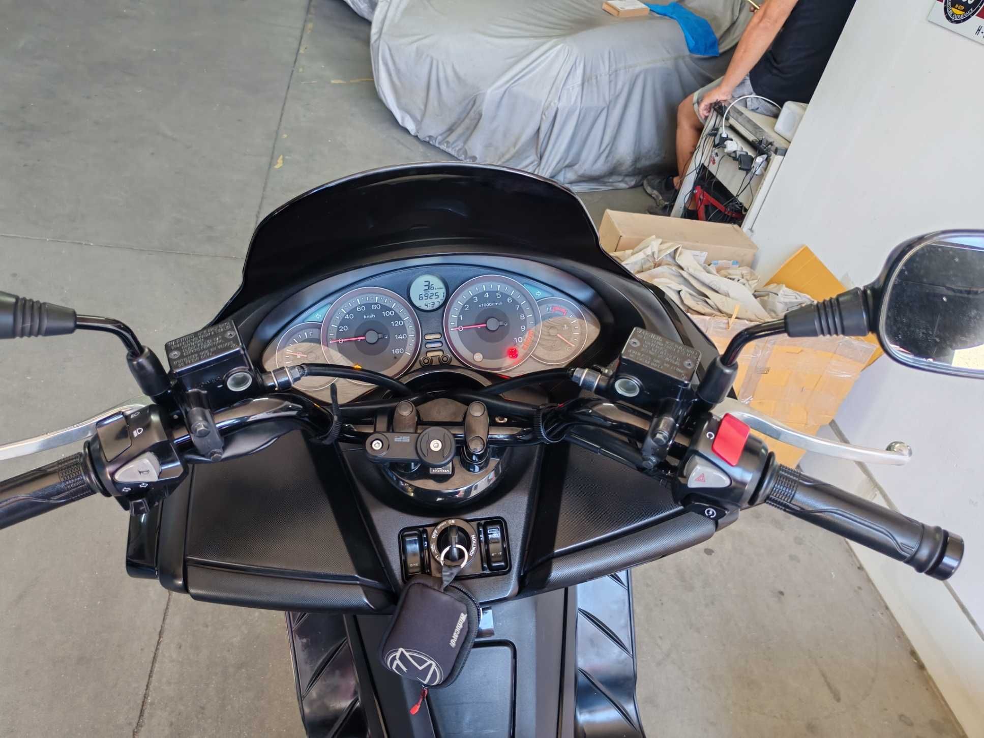 Honda Forza 300 de 2017 em bom estado