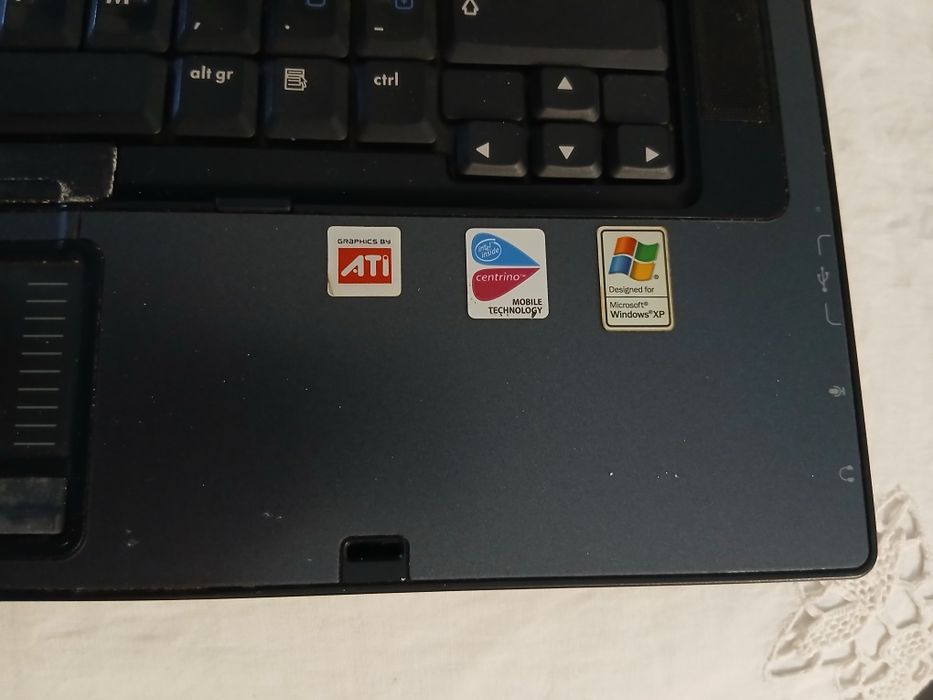 Portatil HP Modelo nw8240 para Arranjo ou peças Acende tá sem Disco