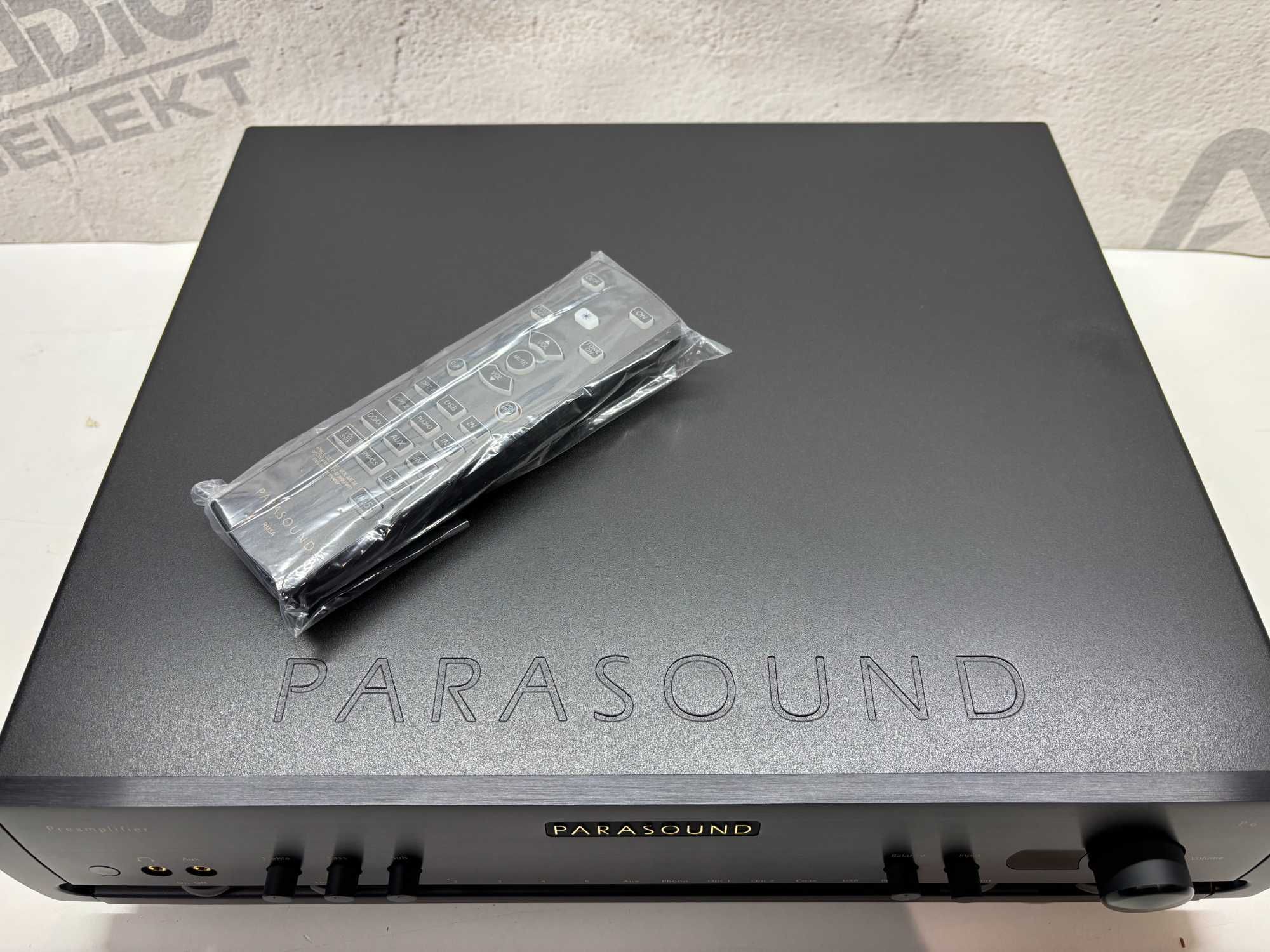 Parasound P6 przedwzmacniacz z DAC Sabre