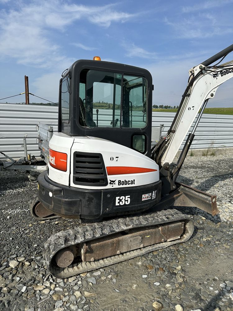 SPRZEDAM mini koparkę Bobcat E35 (3,5t) 2012r 2500mth