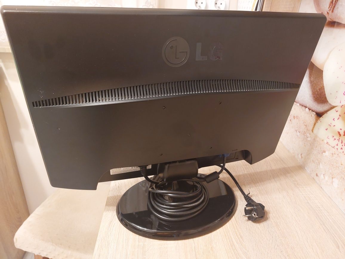 Monitor LG Flatron 22 cale W2243S-PF