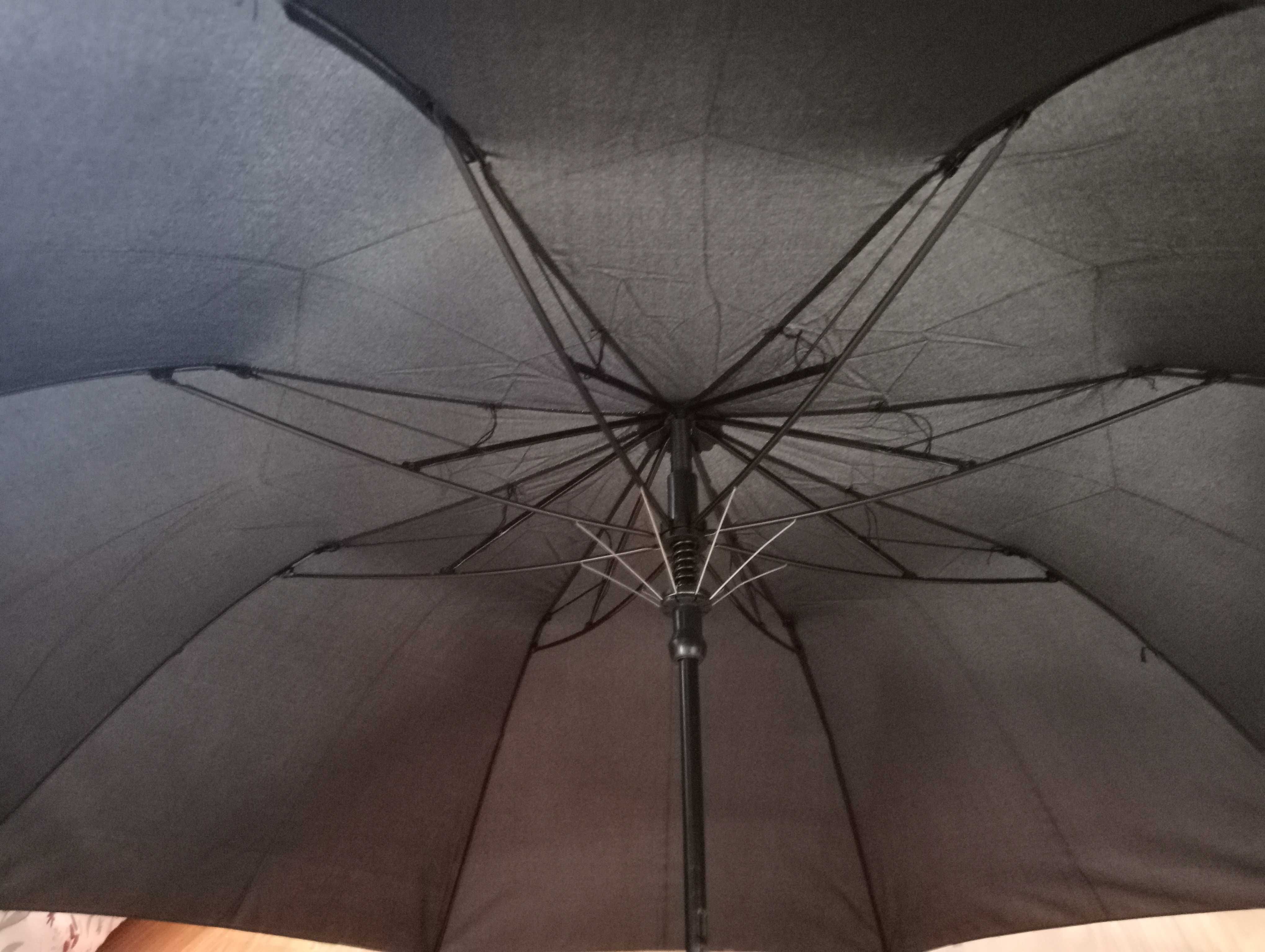 Guarda-chuva preto - cabo em madeira