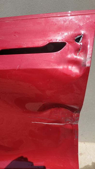 Передняя левая дверь Tesla model 3.