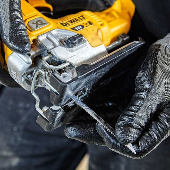 DeWALT DCS334N Пила лобзикова акумуляторна безщіткова 18v\гарантiя