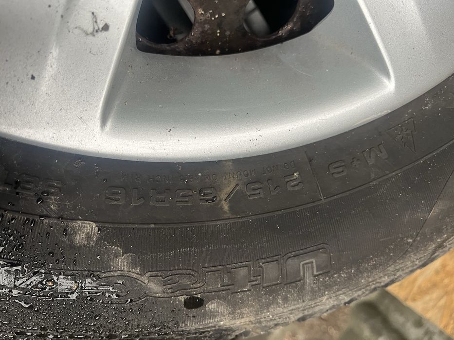 Шини Goodyear 215 65 16