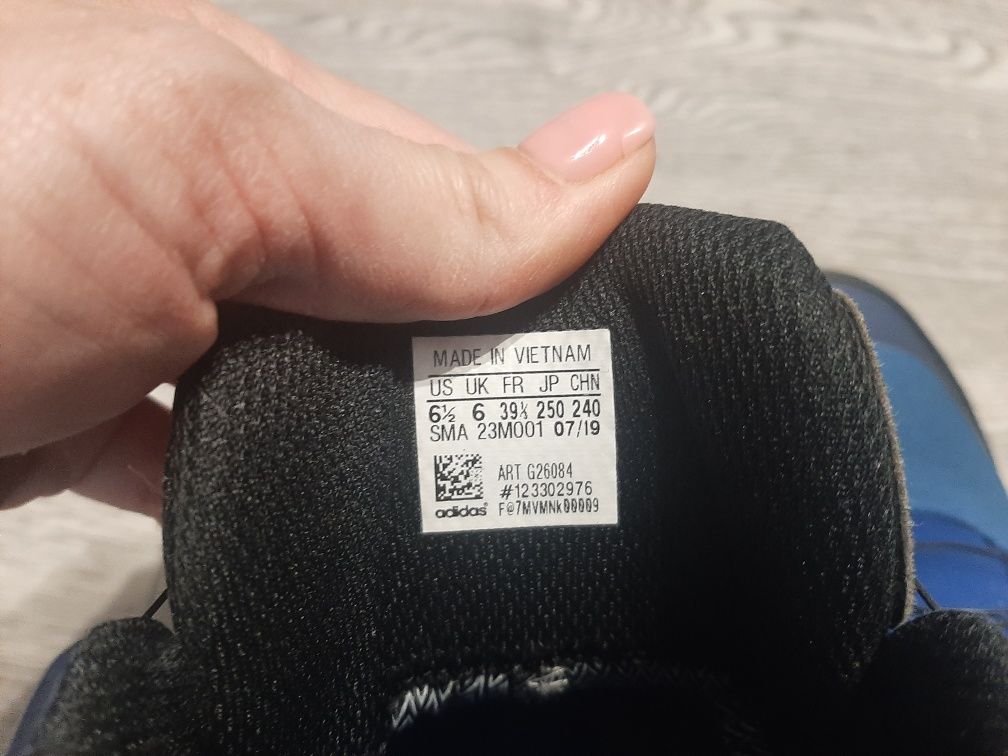 Ботинки Кросовки Adidas 39