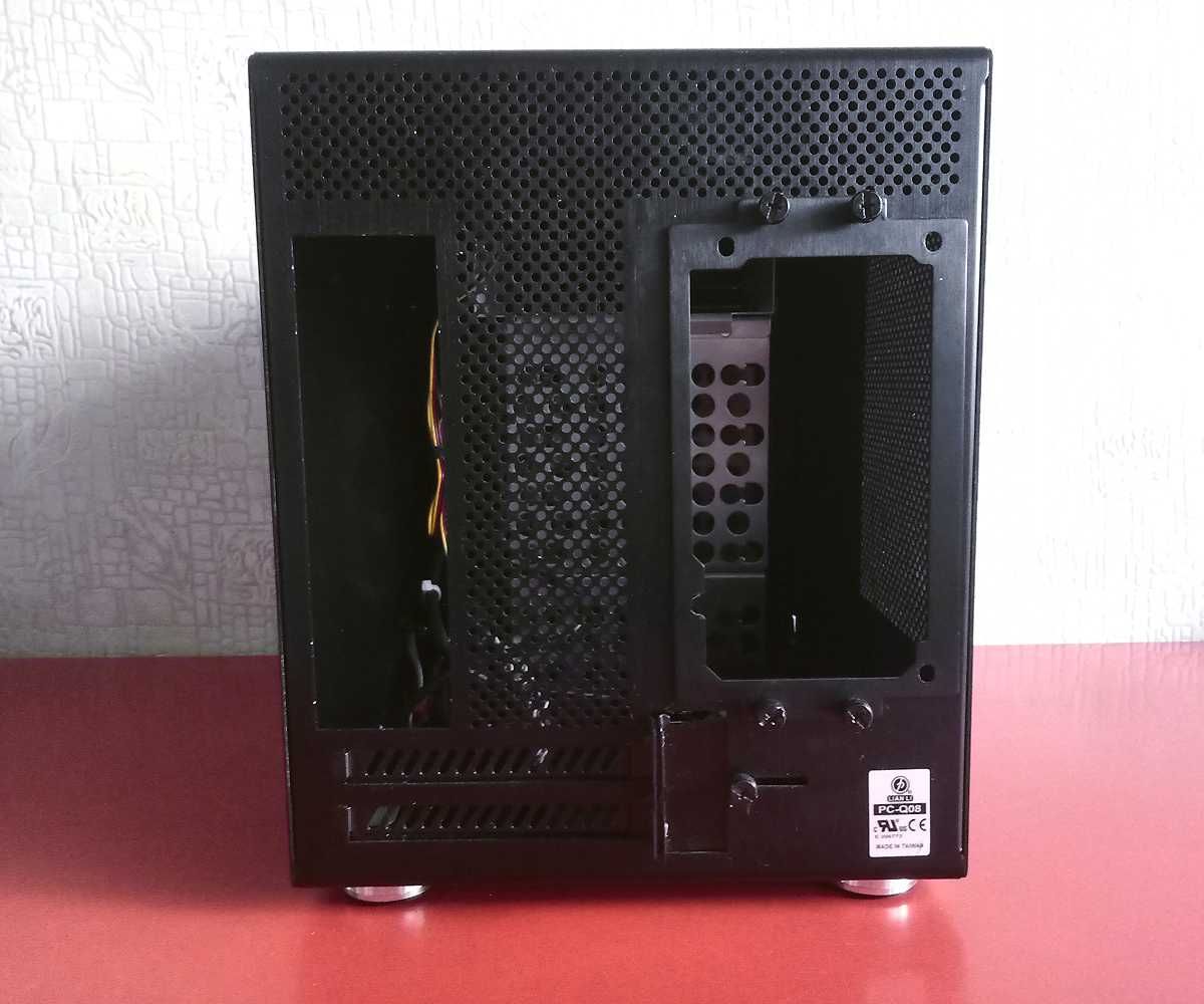 корпус Mini-ITX формата Lian-Li PC-Q08