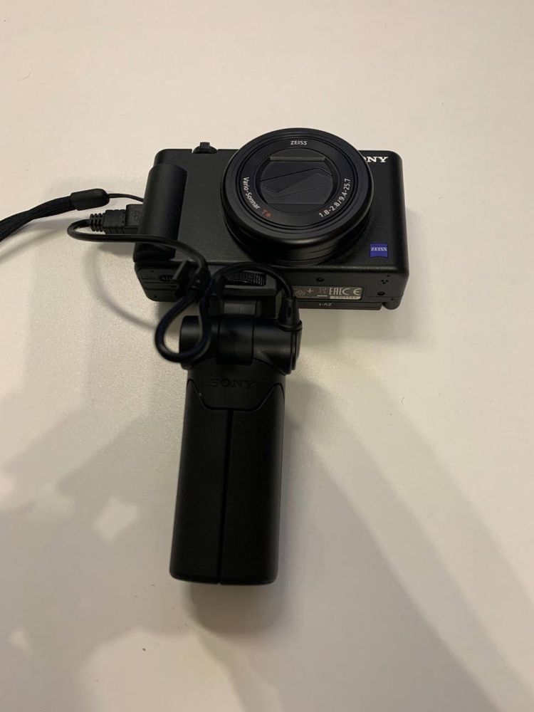 Фотоапарат SONY ZV-1 Black + тримач + карта памʼяті на 128 гб
