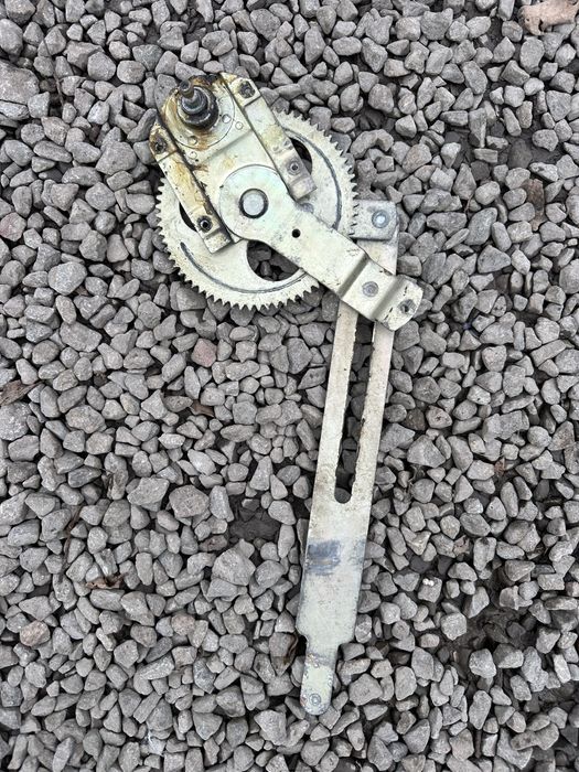 Склопідйомник Газ 3307 ,3309,4301 лівий водійський !