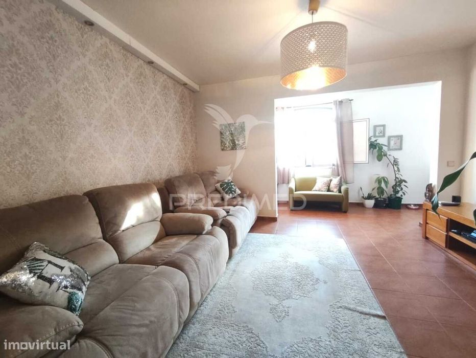 Duplex T2 com Lareira e Varanda Ampla, Grândola.