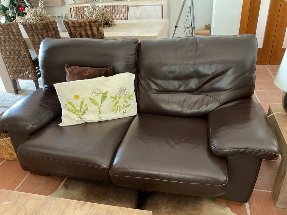 Conjunto de 2 sofas em pele