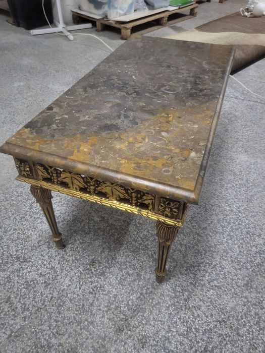 Mesa centro em mármore