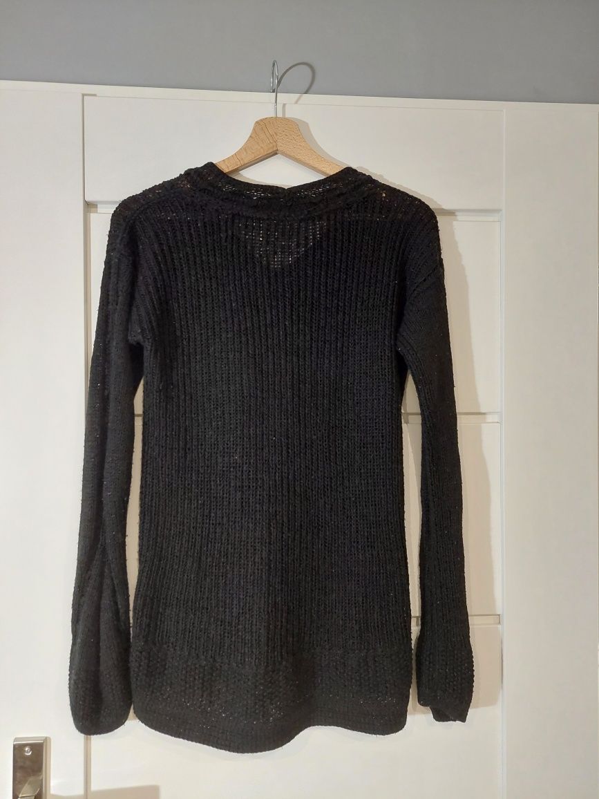 Sweter czarny robiony na drutach