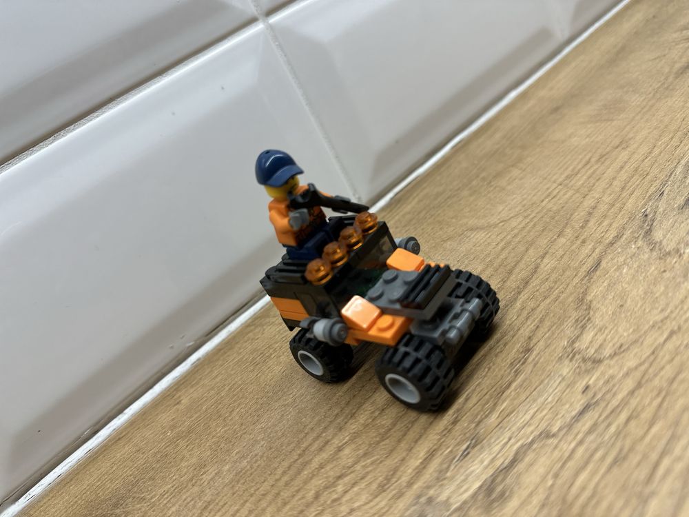 Lego auto - mechanik
