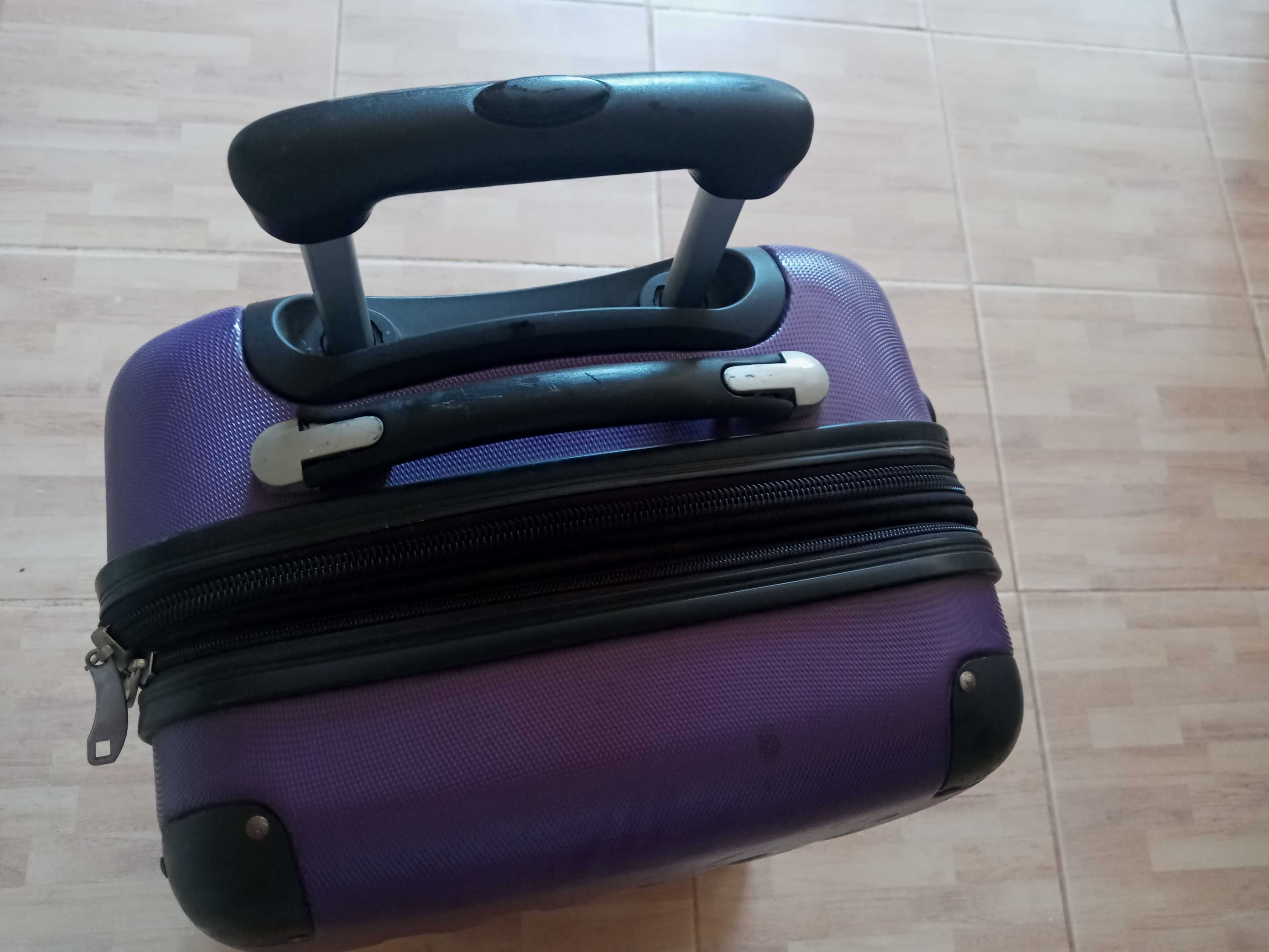Mala de viagem rigida em otimo estado