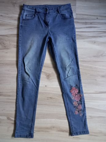 Spodnie z kwiatem