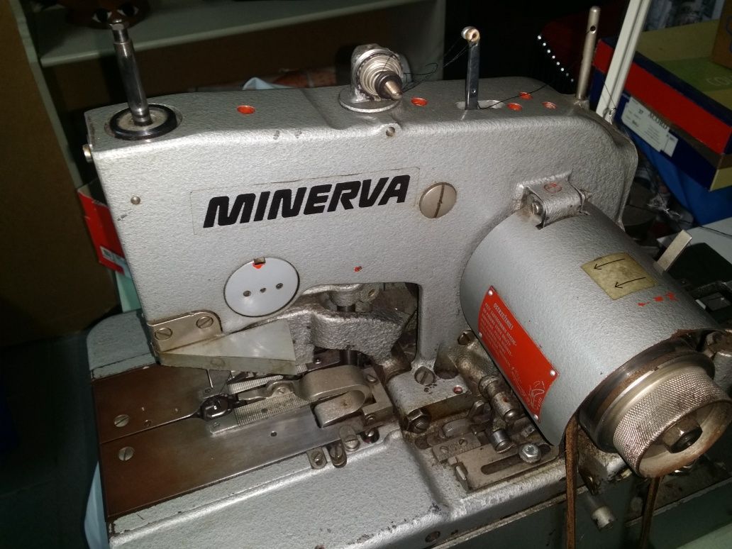 Maszyna do szycia dziurkarka Minerwa