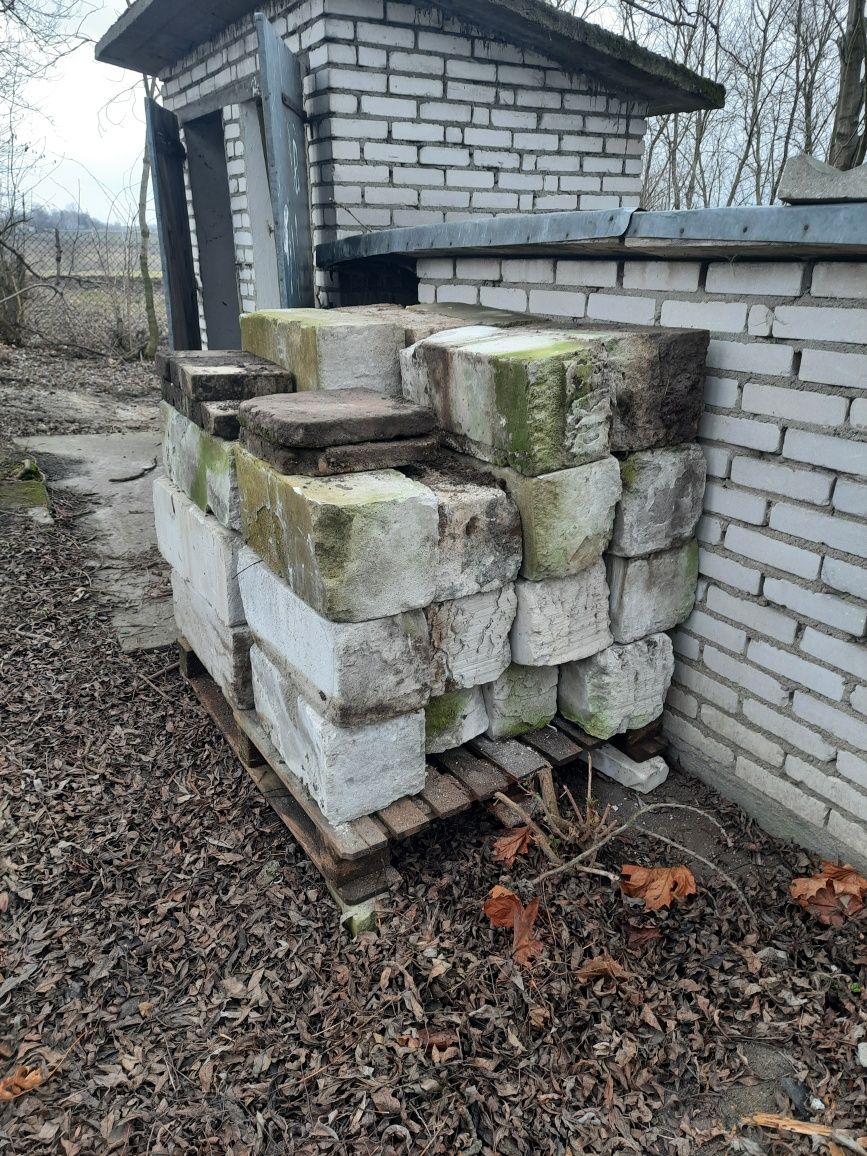 Cegła biała silikatowa.