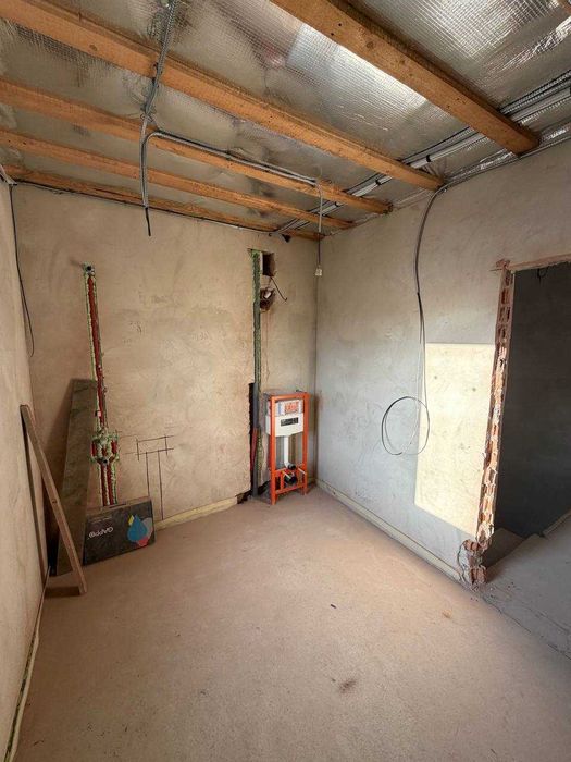 Продам зданий таунхаус в Крихівцях з чорновим ремонтом у закритому ЖК