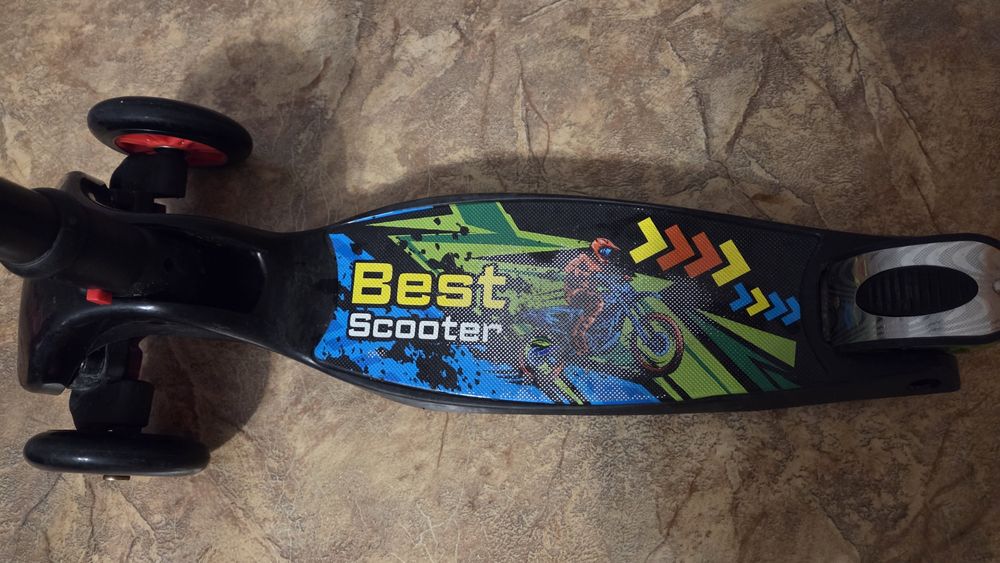 Дитячий самокат.