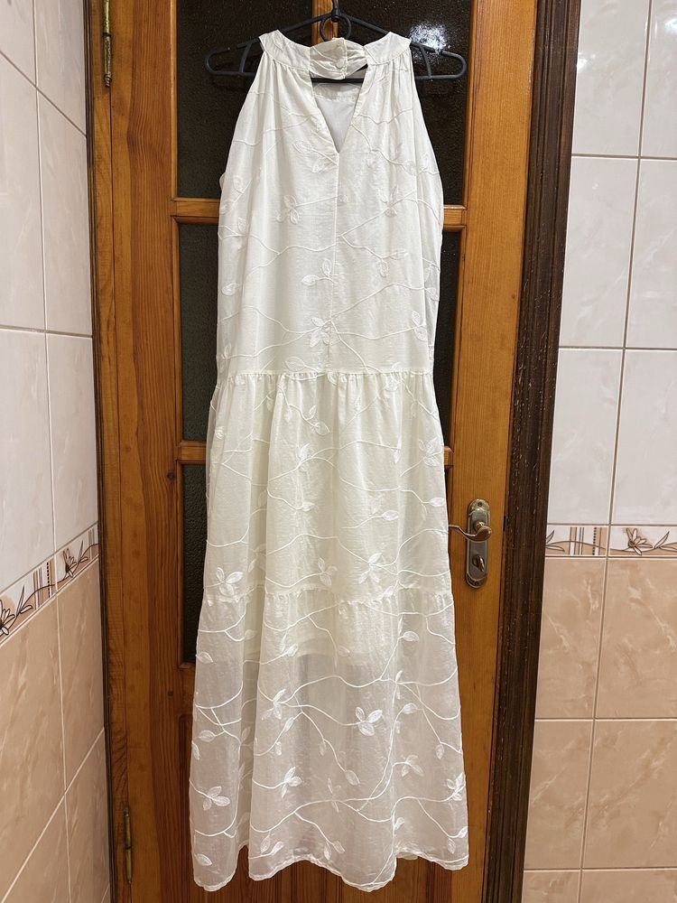 Нарядна максі сукня кольору шампань