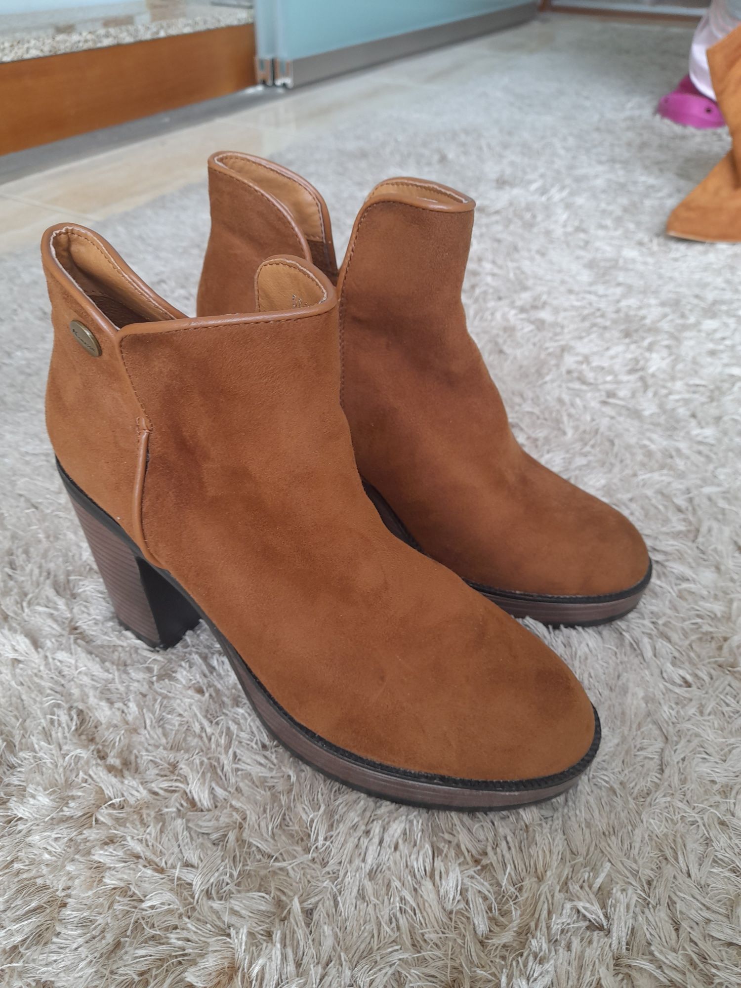 Botas camel tamanho 36