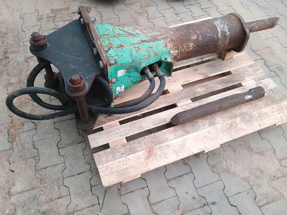 Młot hydrauliczny MONTABERT SC36