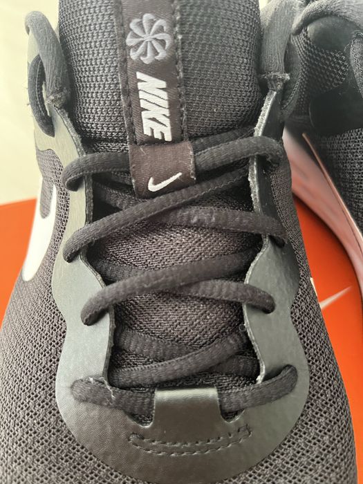 Продам кросівки NIKE