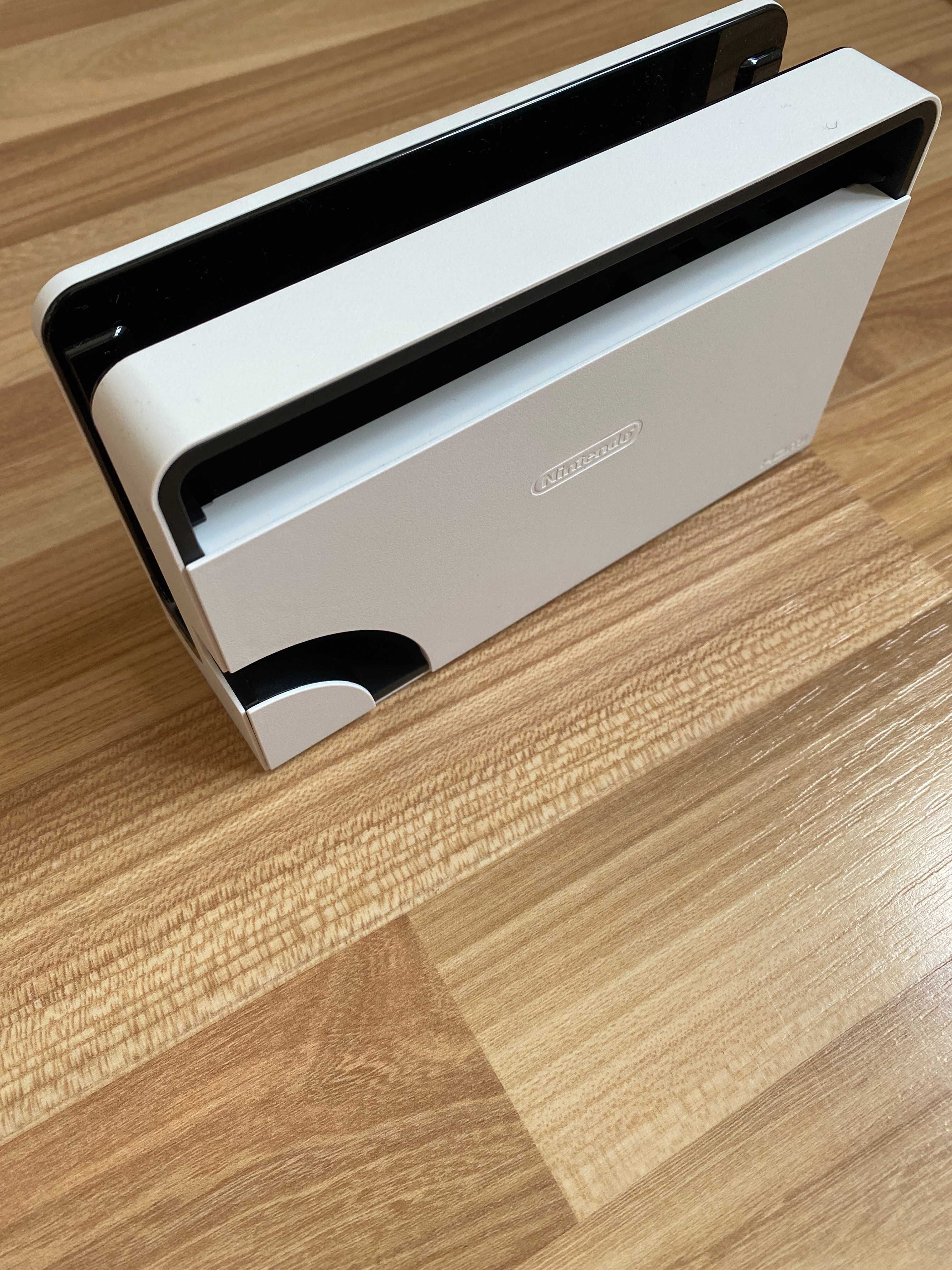Nintendo Switch OLED + akcesoria (stan idealny), zakupione 12.2024