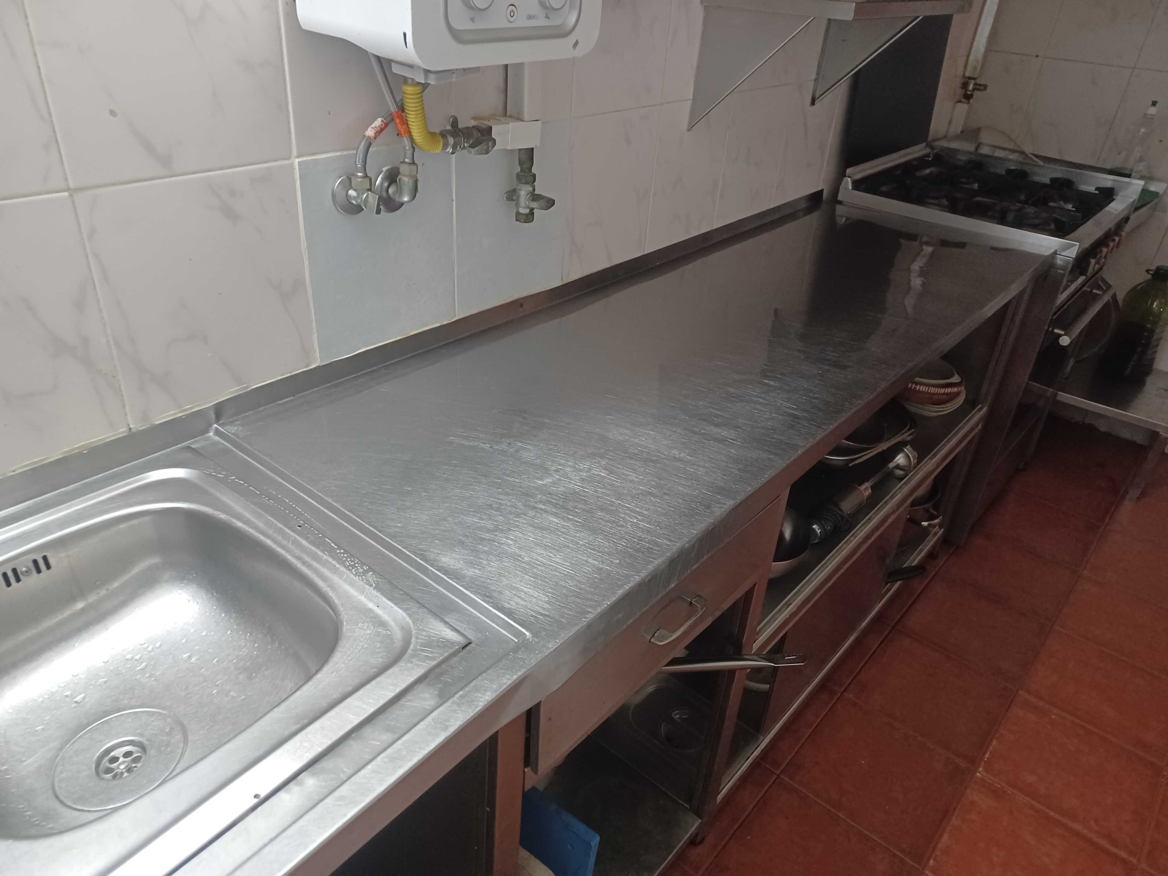 Balcão em INOX com lavatório duplo em ótimo estado de conservação