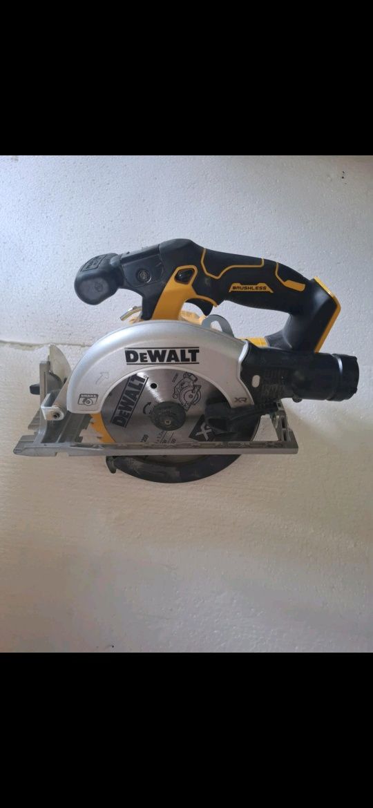 Piła dewalt dcs565