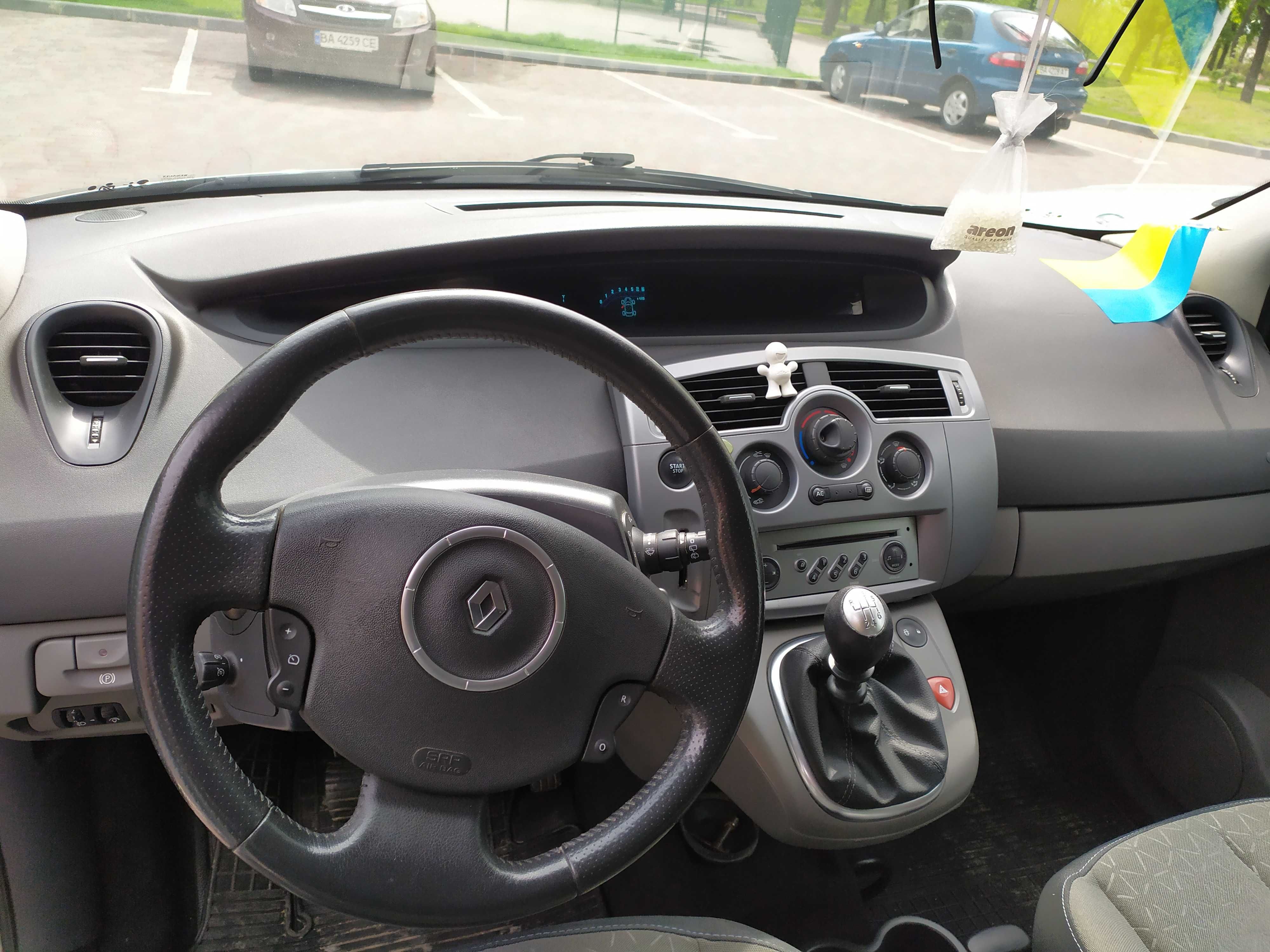 Продаємо свій сімейний авто – Renault Scenic II, 2009 р. в.