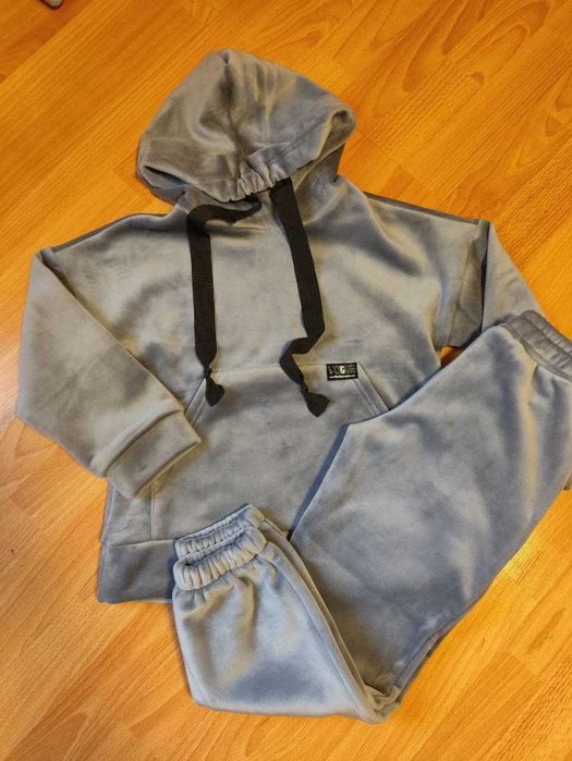 Велюровий костюм на дівчинку