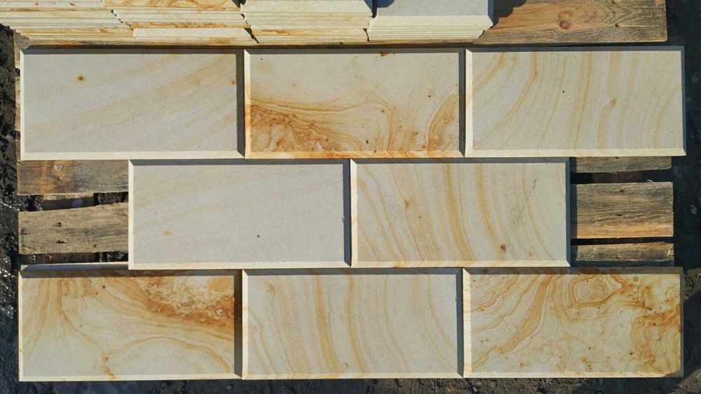 Шапки та парапеди з природнього камня