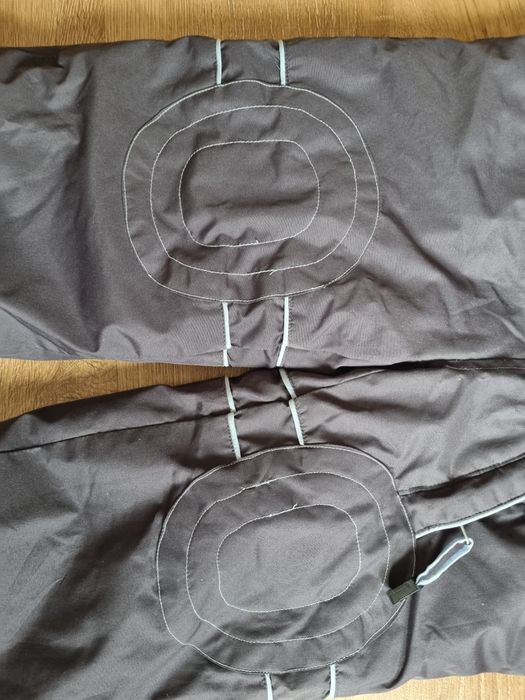 2 Комбинезона 1й темно серый рост 98-104, 2й   черный