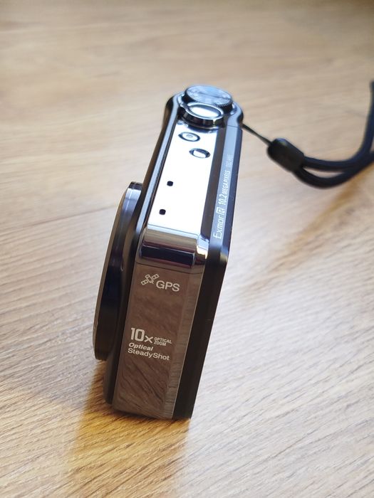 Потужна камера  Full HD 1920×1080  від Sony Cyber-Shot  DSC-HX