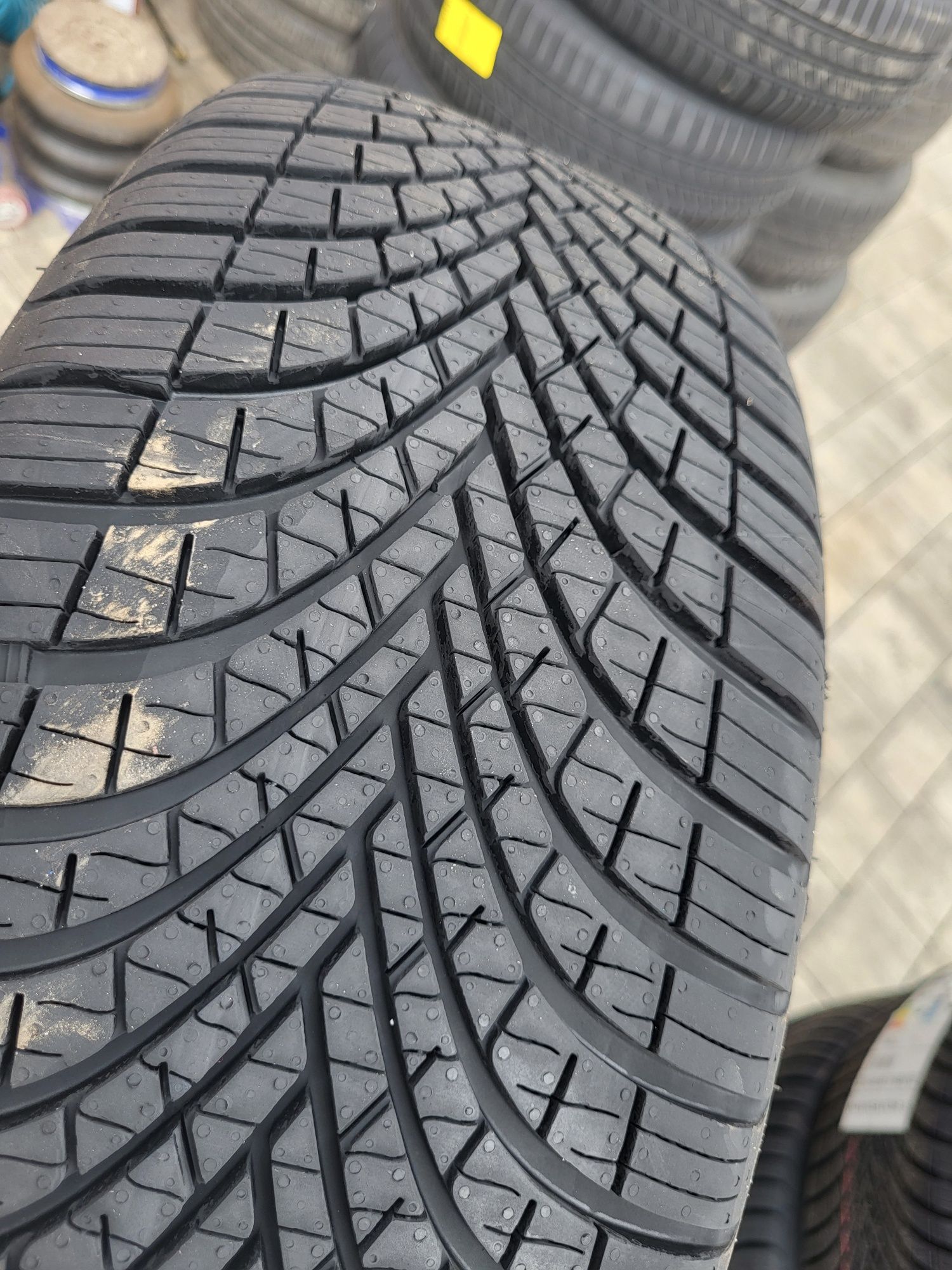 Opony całoroczne 205/55R16 94V XL Dębica Navigator 3 gr Goodeyar 2024r