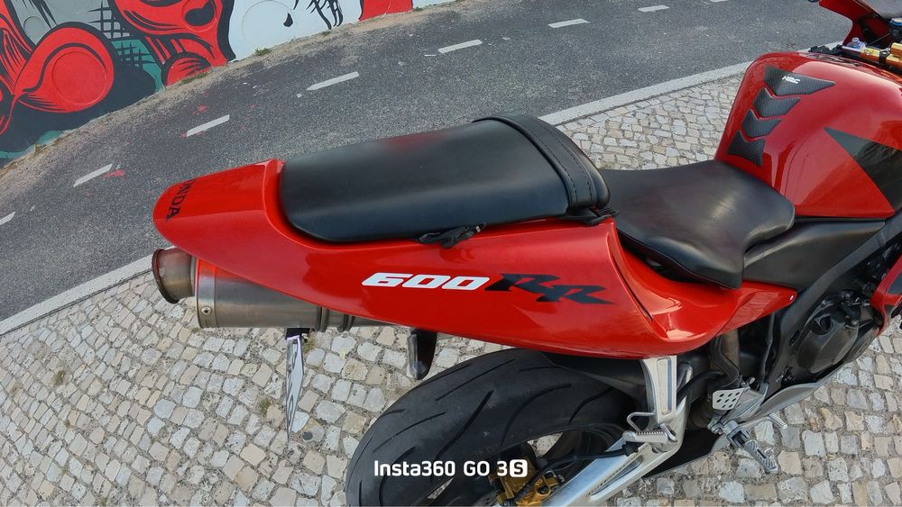 Honda CBR 600RR à Venda – Excelente Estado.