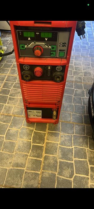 Vende se 2 máquinas de soldagem