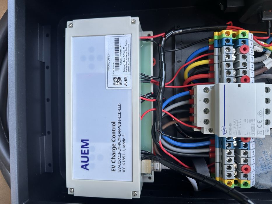 Зарядний пристрій Зарядна станція Зарядка 3 фази 11 kw 16А