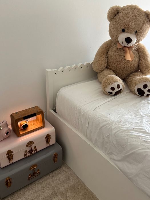 Cama de solteiro lacada branco