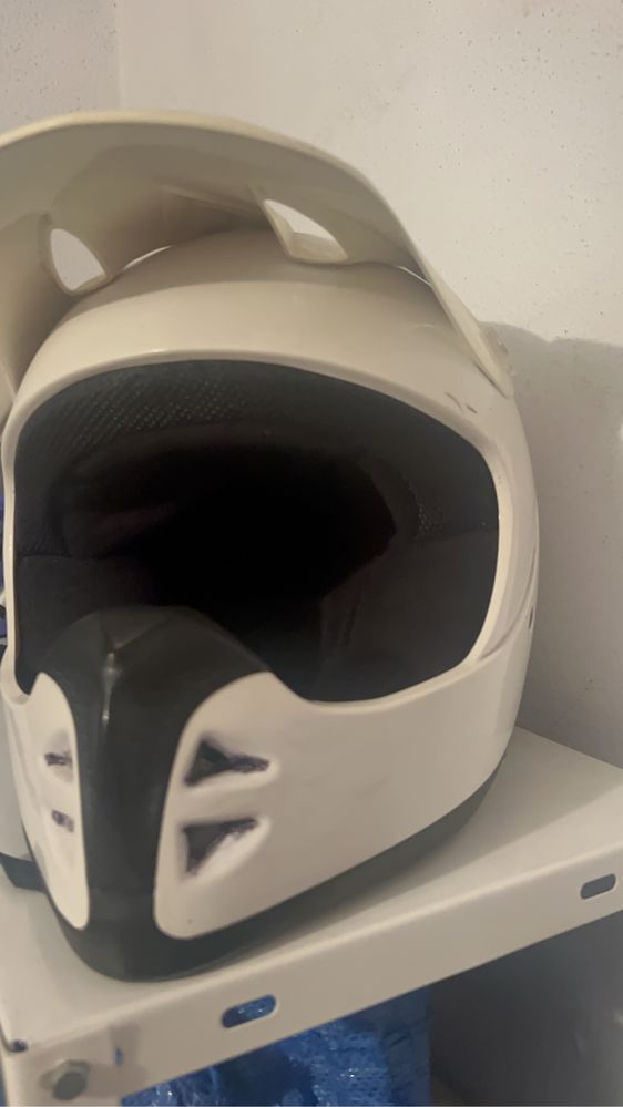 capacete branco nau