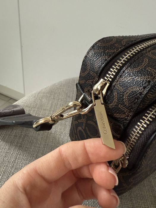 Brązowa torebka Calvin Klein CK monogram Must Camera Bag