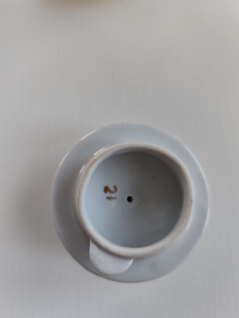 Porcelanowy dzbanek, Chodzież Roman