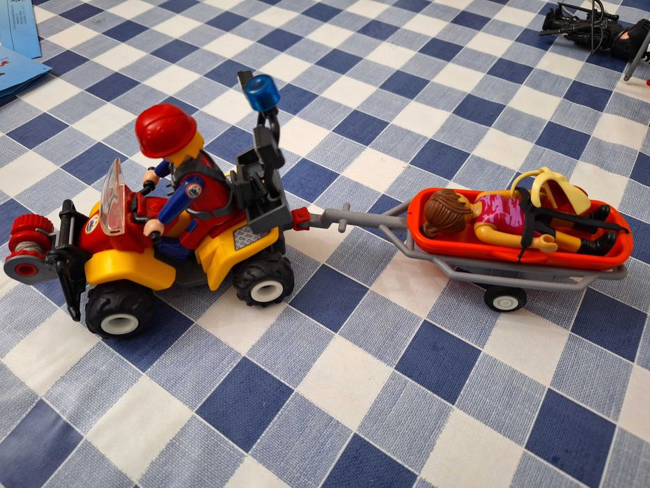 diversos conjuntos de Playmobil