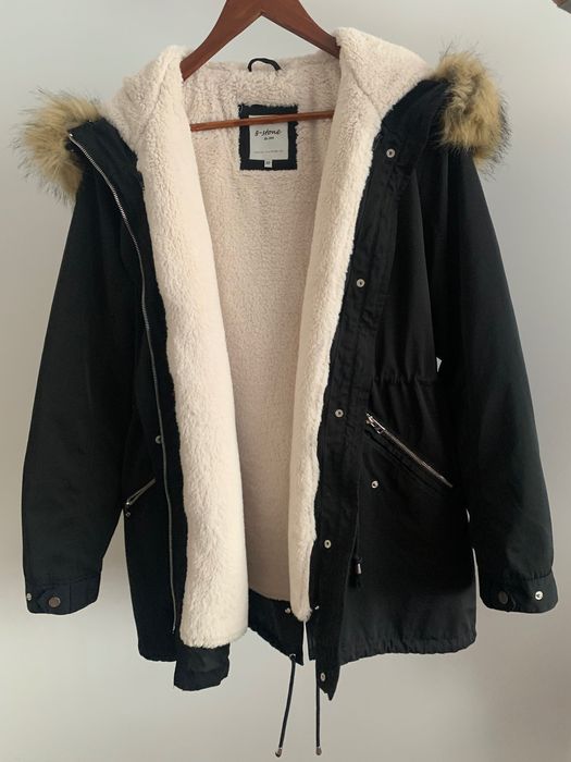 Czarna kurtka z ściągaczem