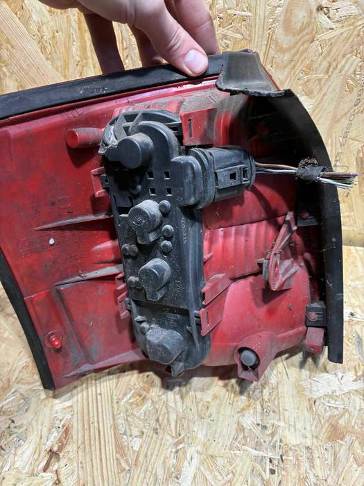 lampa prawy tył prawa tylna audi a4 b6 kombi avant