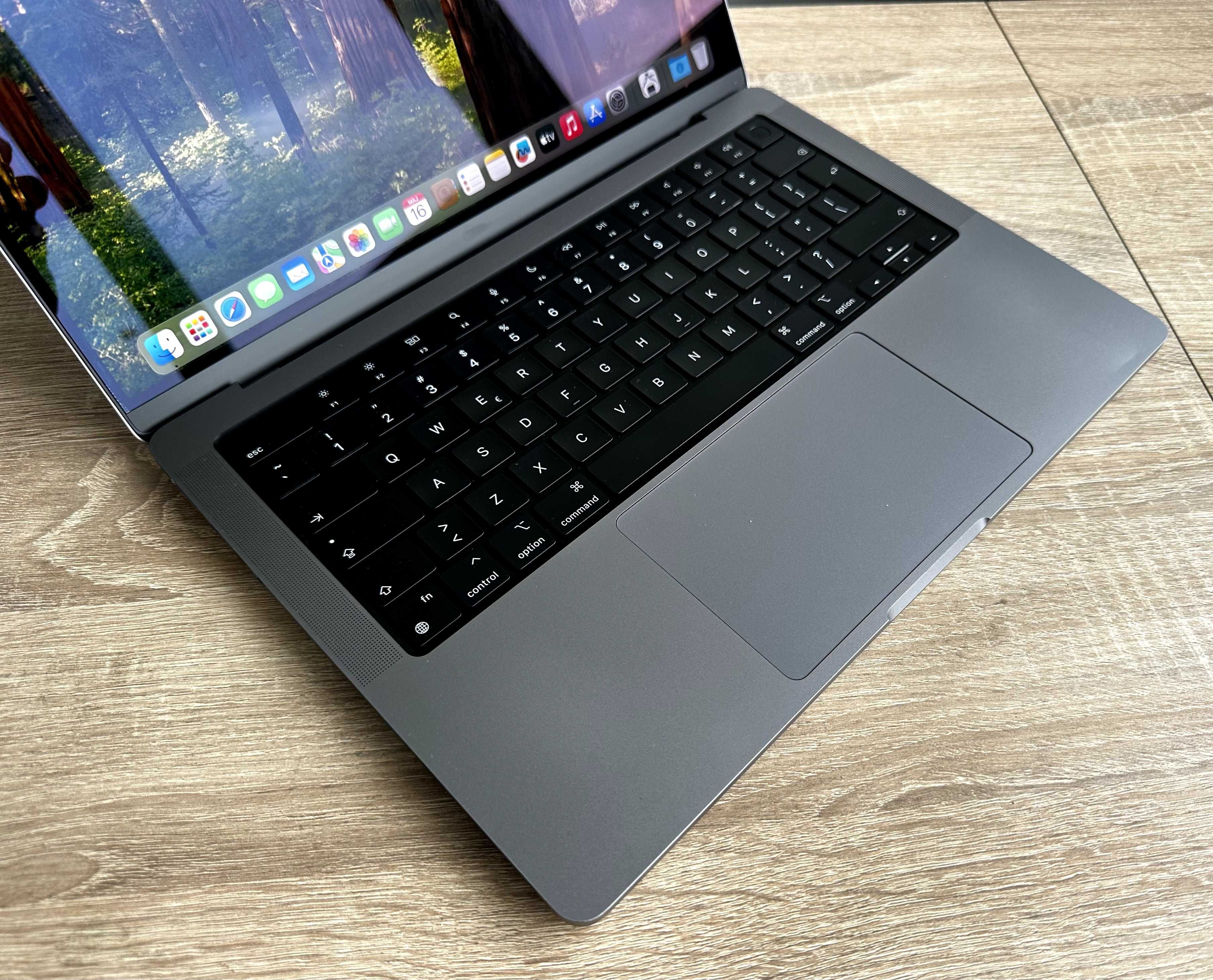 Macbook Pro 14 , M1 Pro , 16GB RAM , 512GB SSD